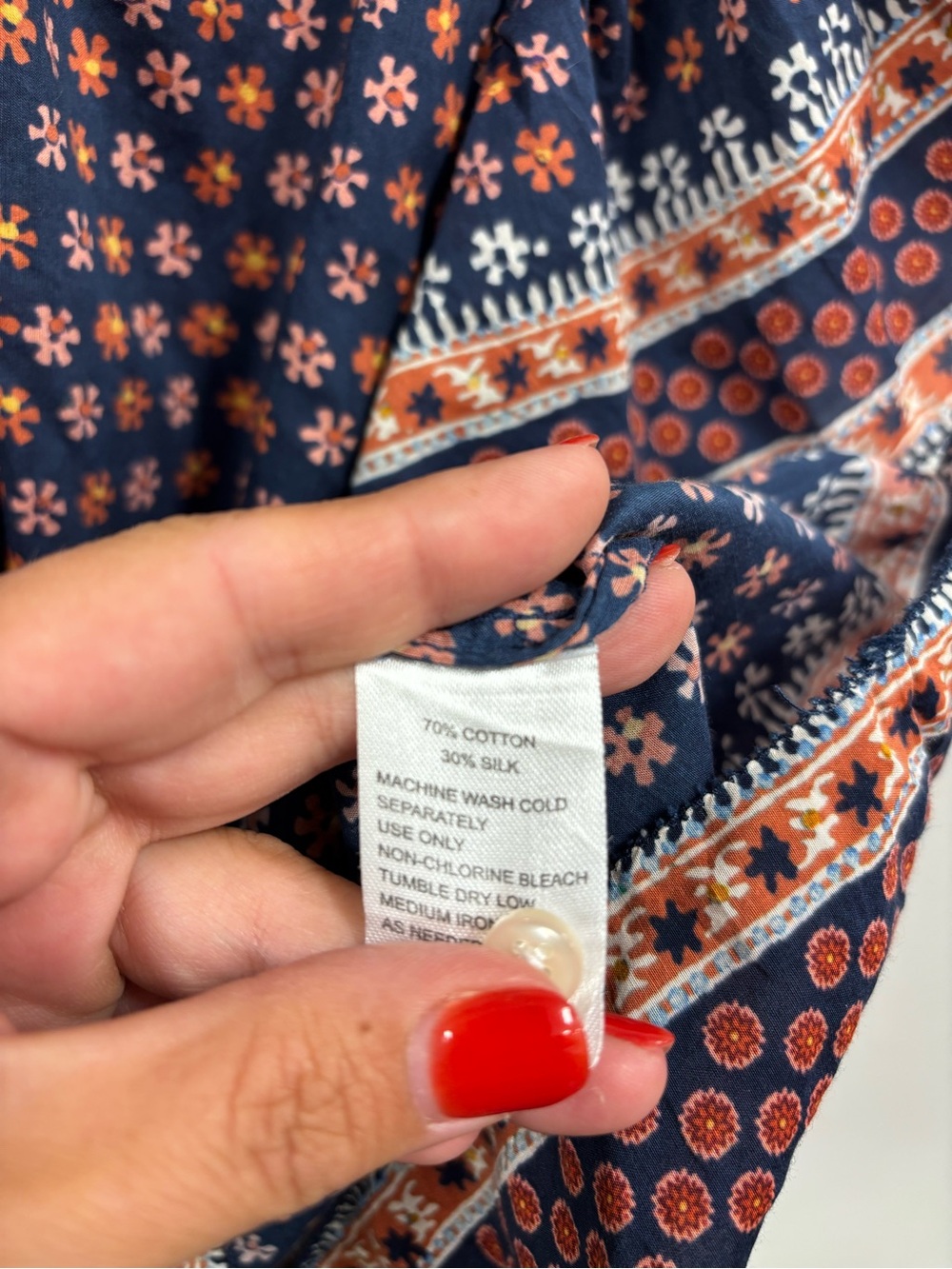 Trovata 30% Silk and 70% Cotton Navy Floral Oversized Small Blouse - Picture 4 of 6